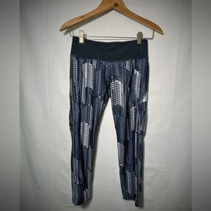 Saucony Scoot Series Black and White Capri leggings Extra small